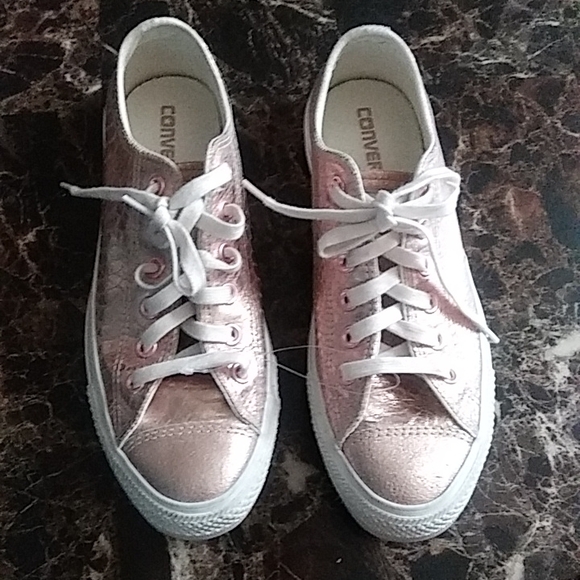 Chucks Converse Low. Size 8.5. Metallic Pink. USED! White Soles & White Shoelace - Picture 2 of 4
